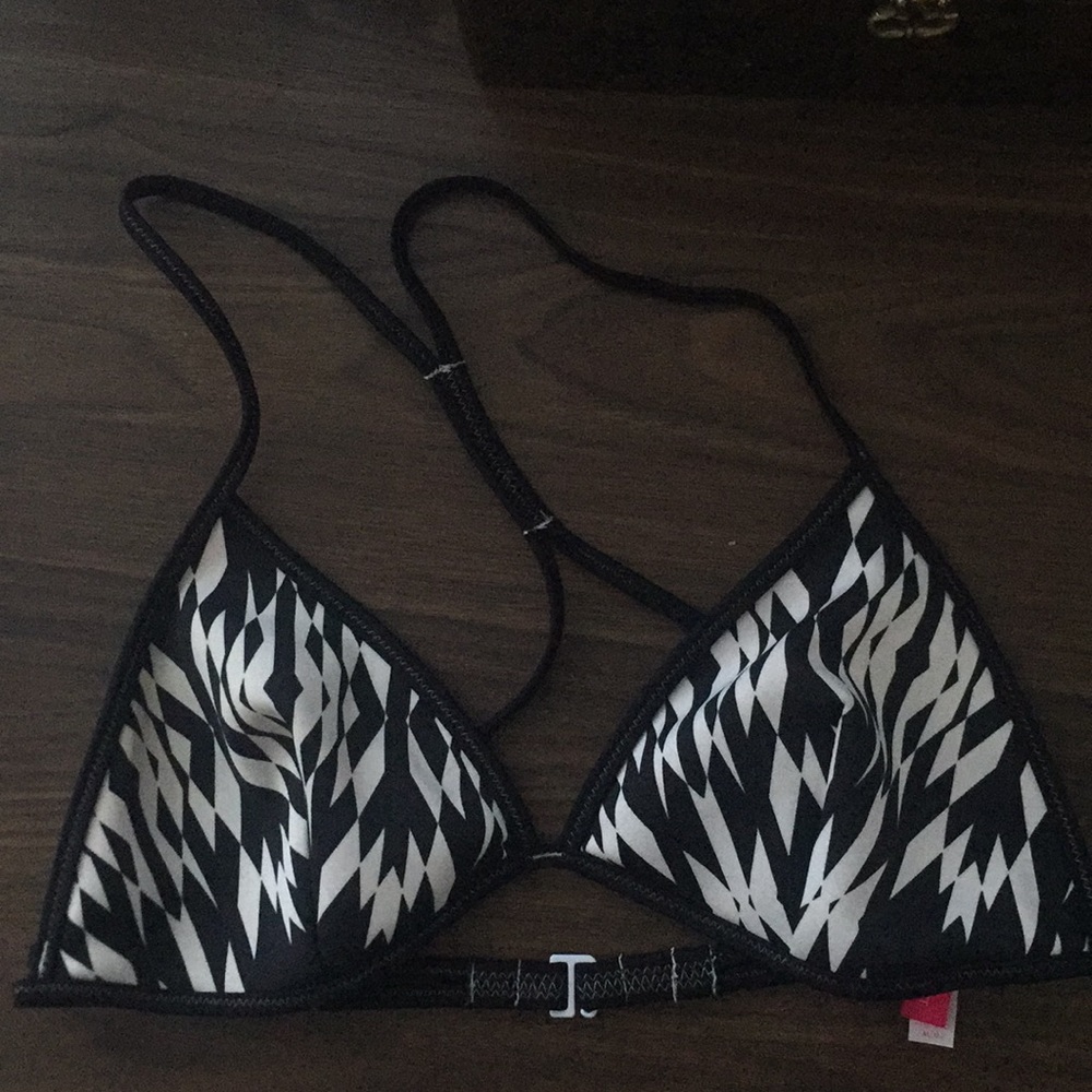 Geometric print bikini top